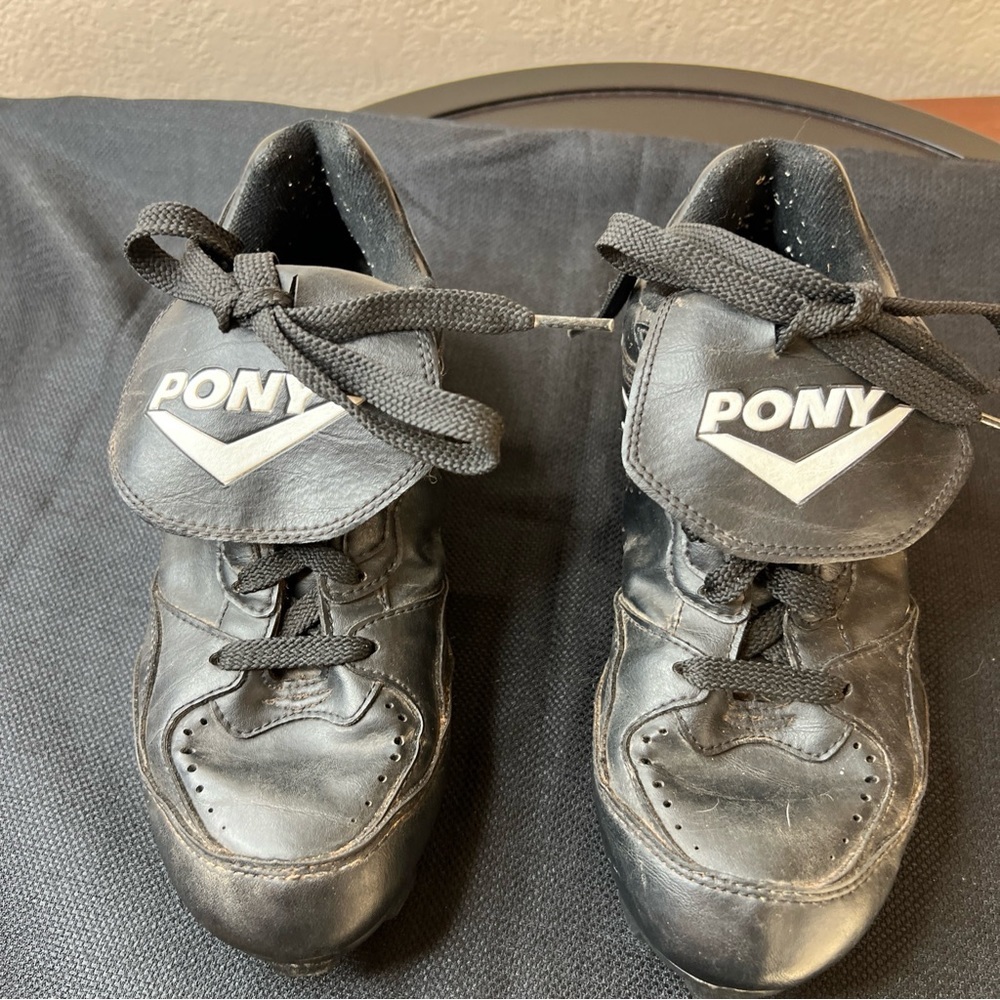 Pony Black White Legend Kids Soccer Shoes US Size 5 420200 981130
